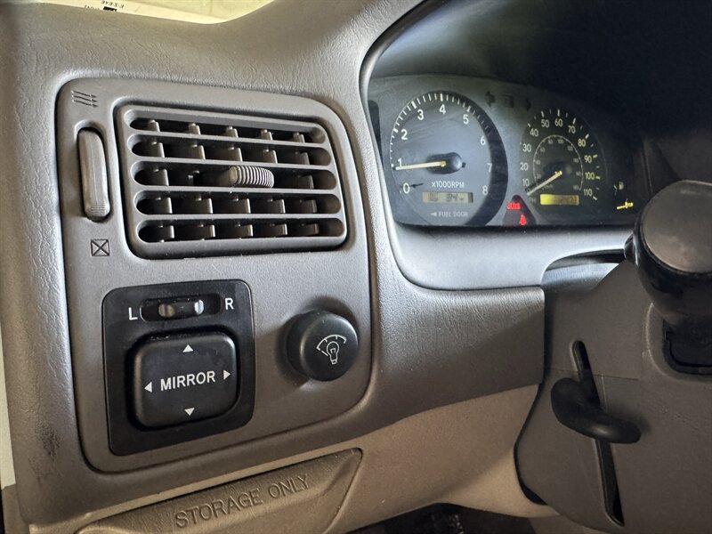 Used 1998 Toyota Corolla LE FWD image 21