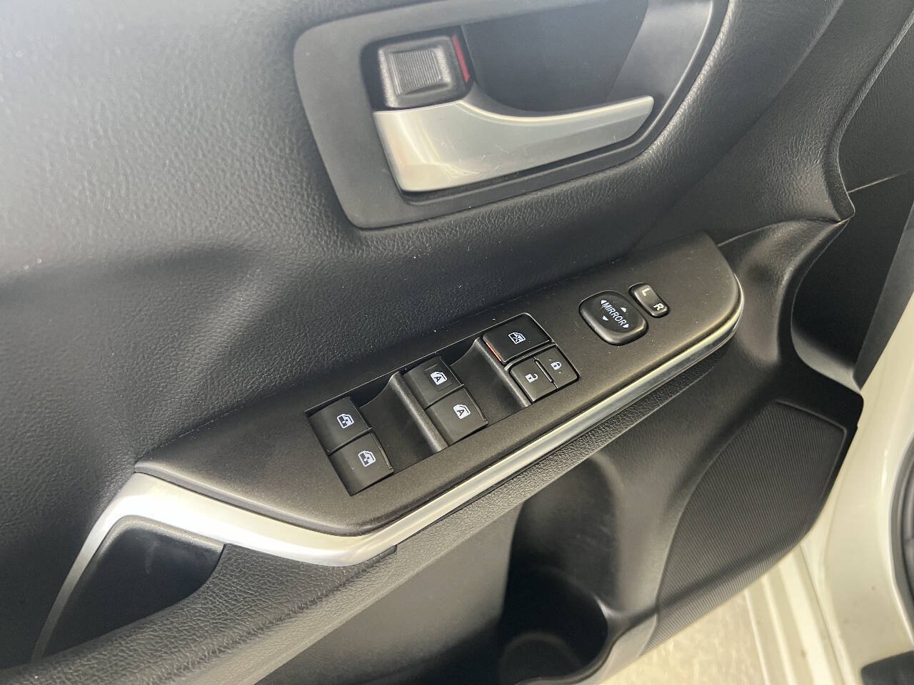 Used 2017 Toyota Camry SE FWD image 26
