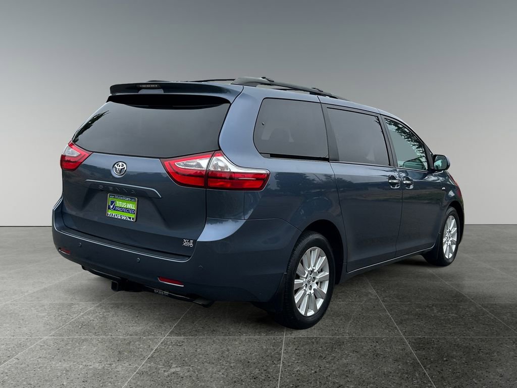 Used 2017 Toyota Sienna XLE Premium image 7