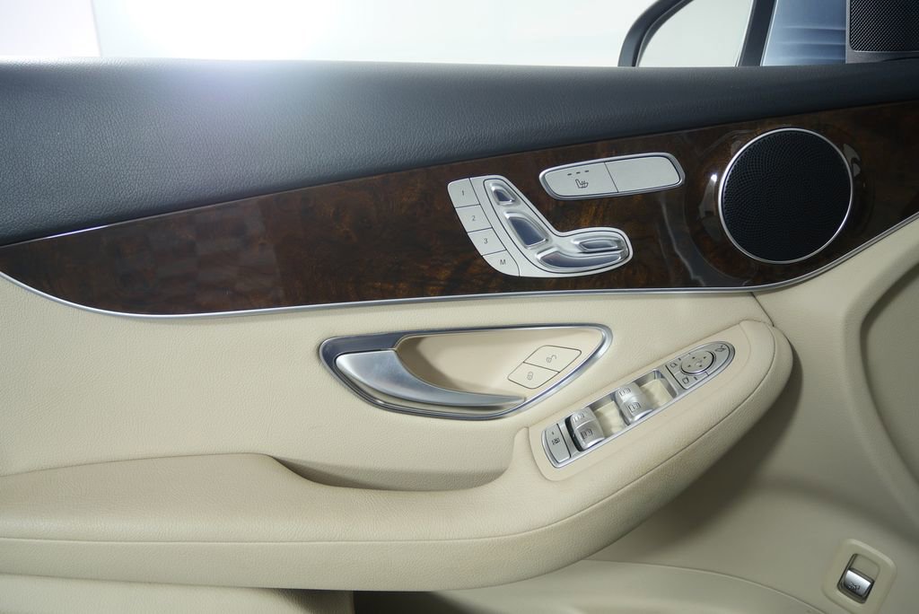 Used 2017 Mercedes-Benz GLC 300 4MATIC image 8