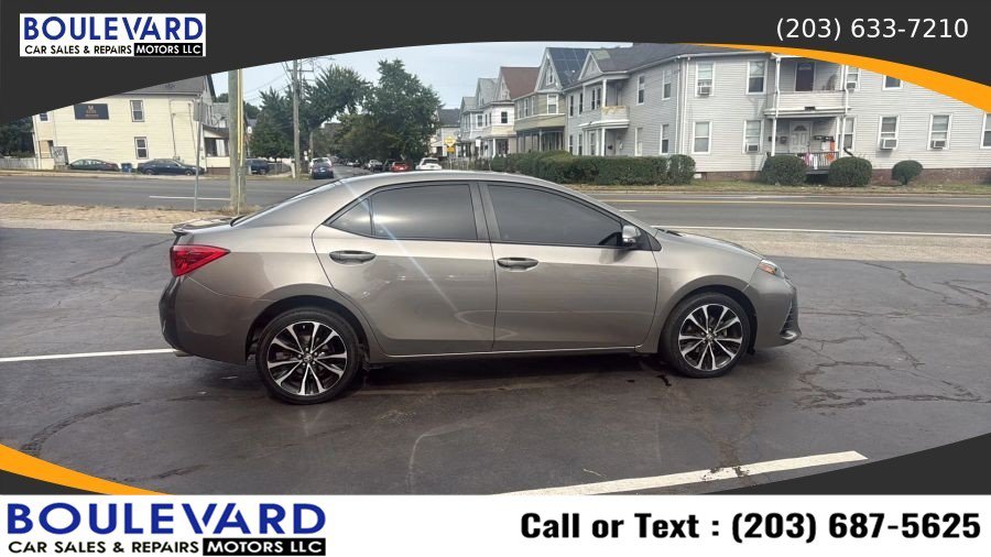 Used 2018 Toyota Corolla SE w/ SE Premium Package FWD image 8