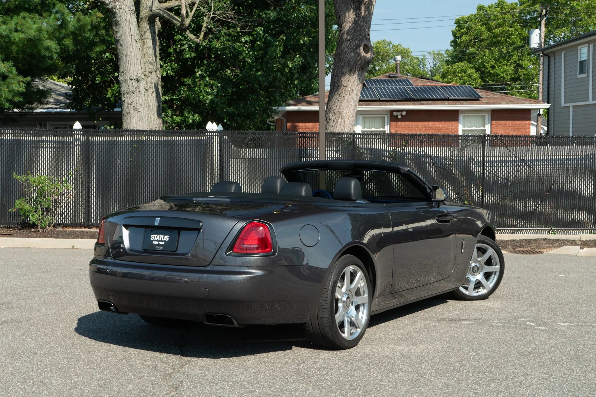 Used 2017 Rolls-Royce Dawn RWD image 44