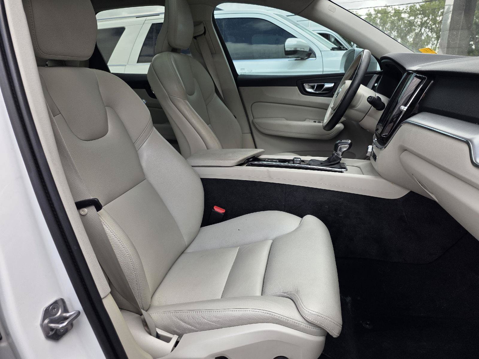 Used 2019 Volvo XC60 T5 Momentum w/ Premium Package AWD/4WD image 19