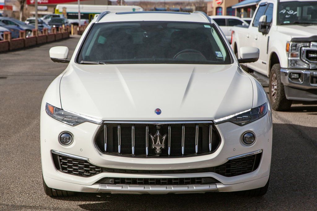 Used 2021 Maserati Levante GranLusso image 3