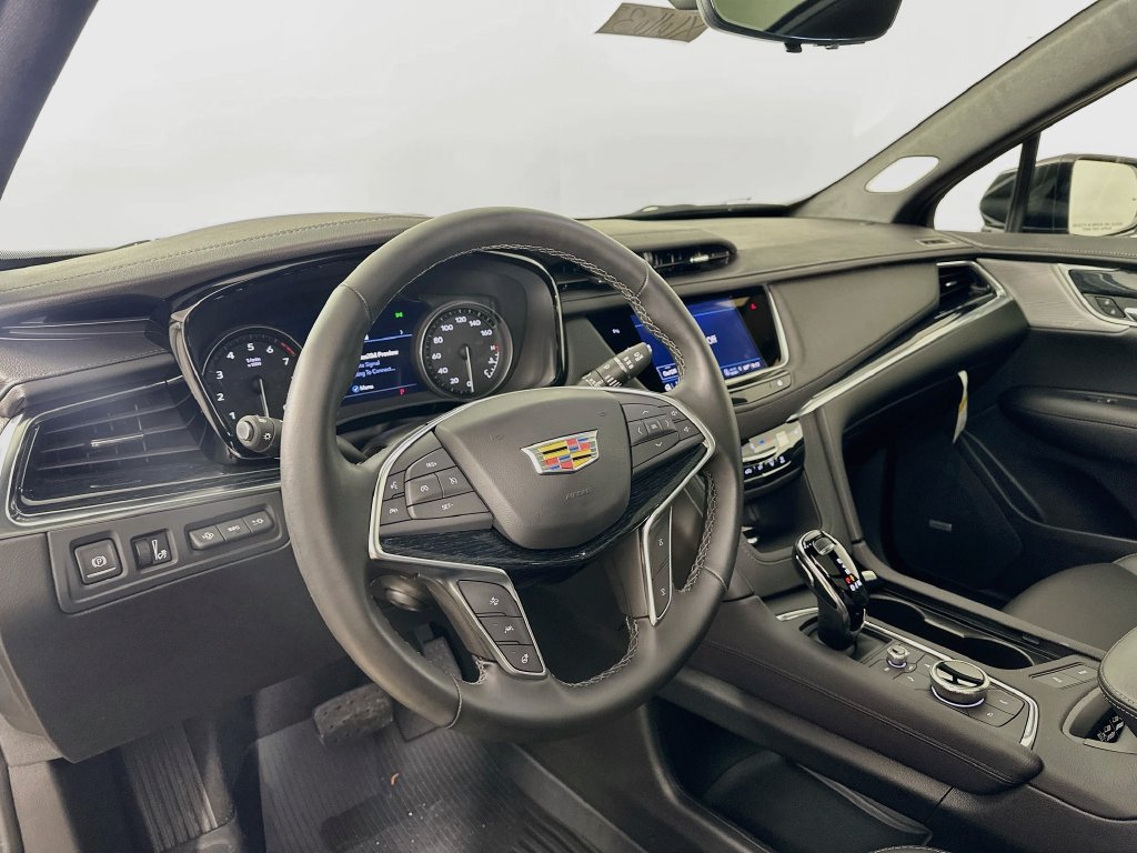 New 2026 Cadillac XT5 Premium Luxury w/ LPO, Floor Liner Package AWD/4WD image 9