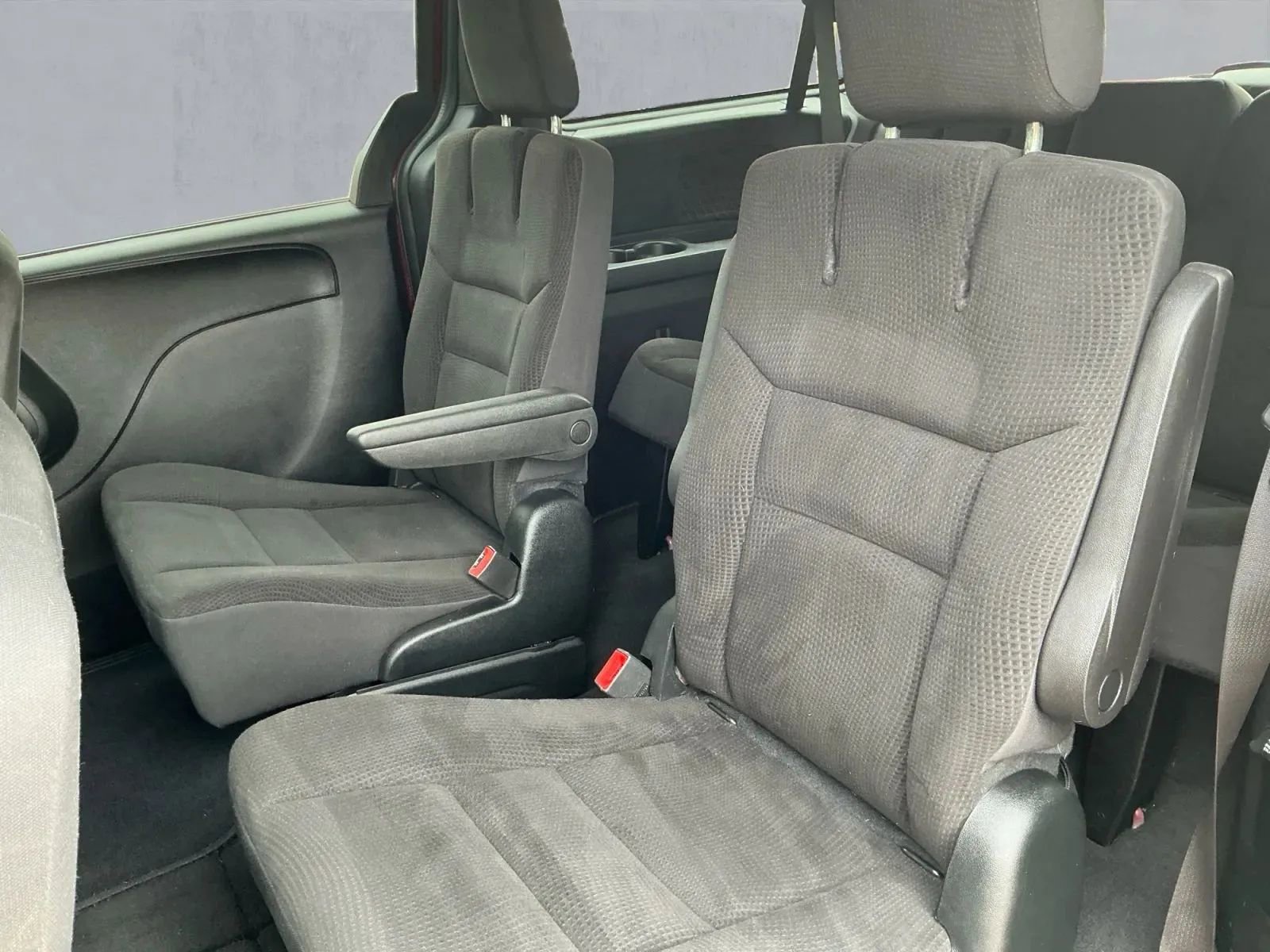 Used 2018 Dodge Grand Caravan SE image 14