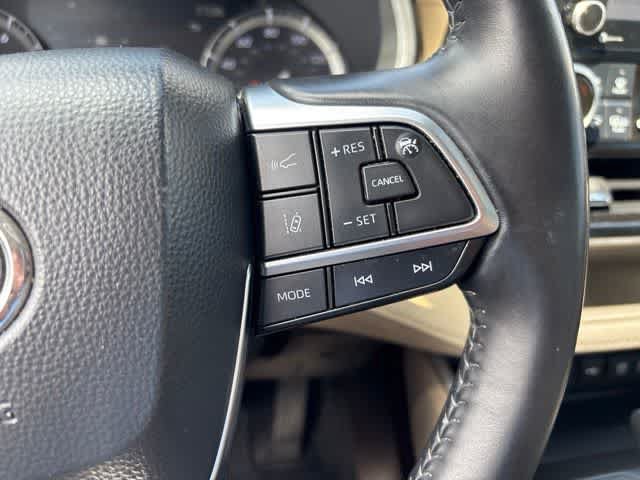 Used 2021 Toyota Highlander XLE FWD image 12