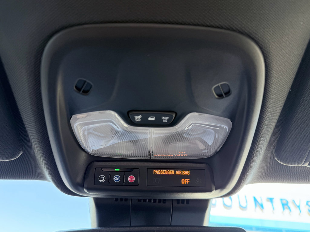 Used 2025 Chevrolet Colorado ZR2 w/ Technology Package AWD/4WD image 17