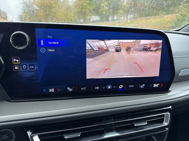 Used 2025 Chevrolet Traverse LT image 28