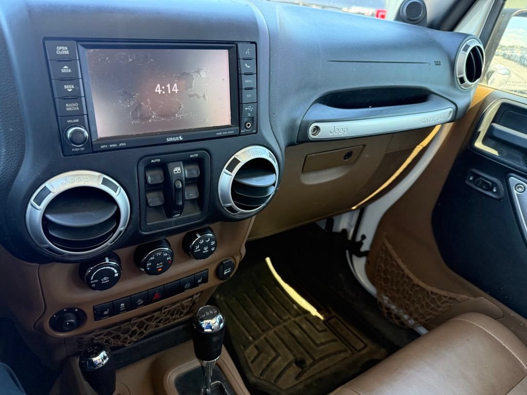 Used 2012 Jeep Wrangler Unlimited Sahara w/ Connectivity Group AWD/4WD image 10