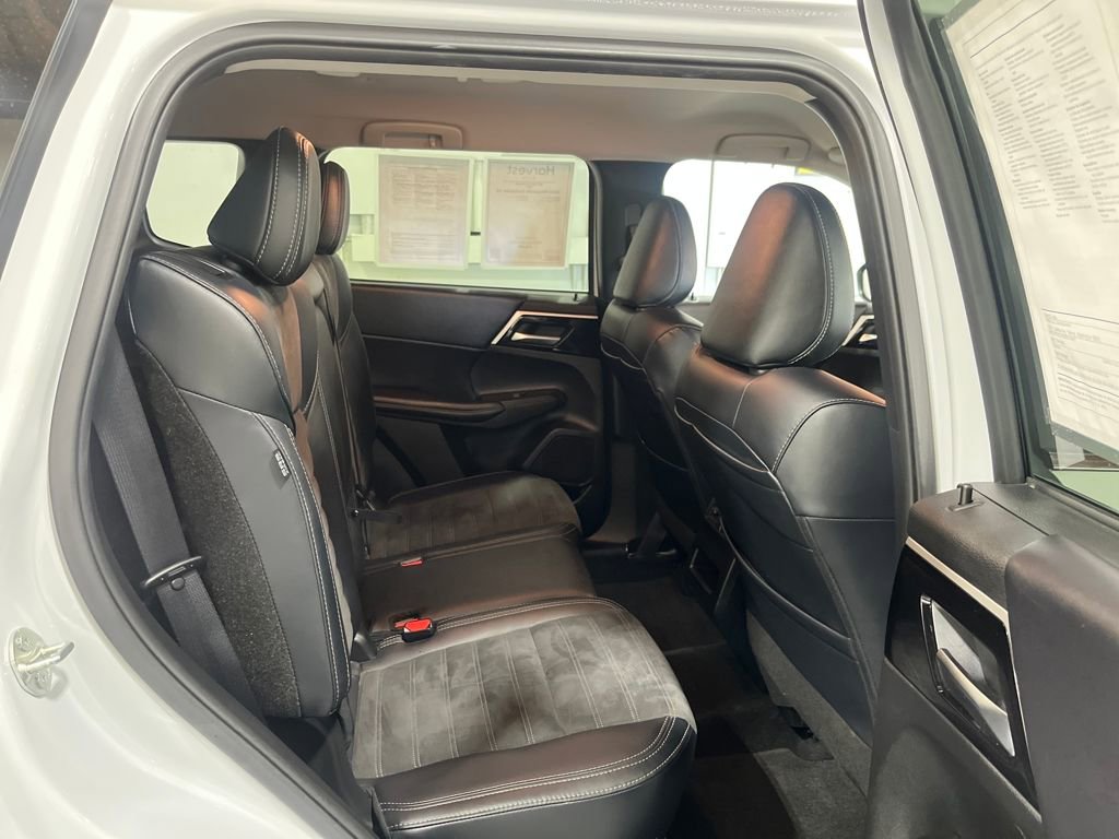 Used 2024 Mitsubishi Outlander SE image 51