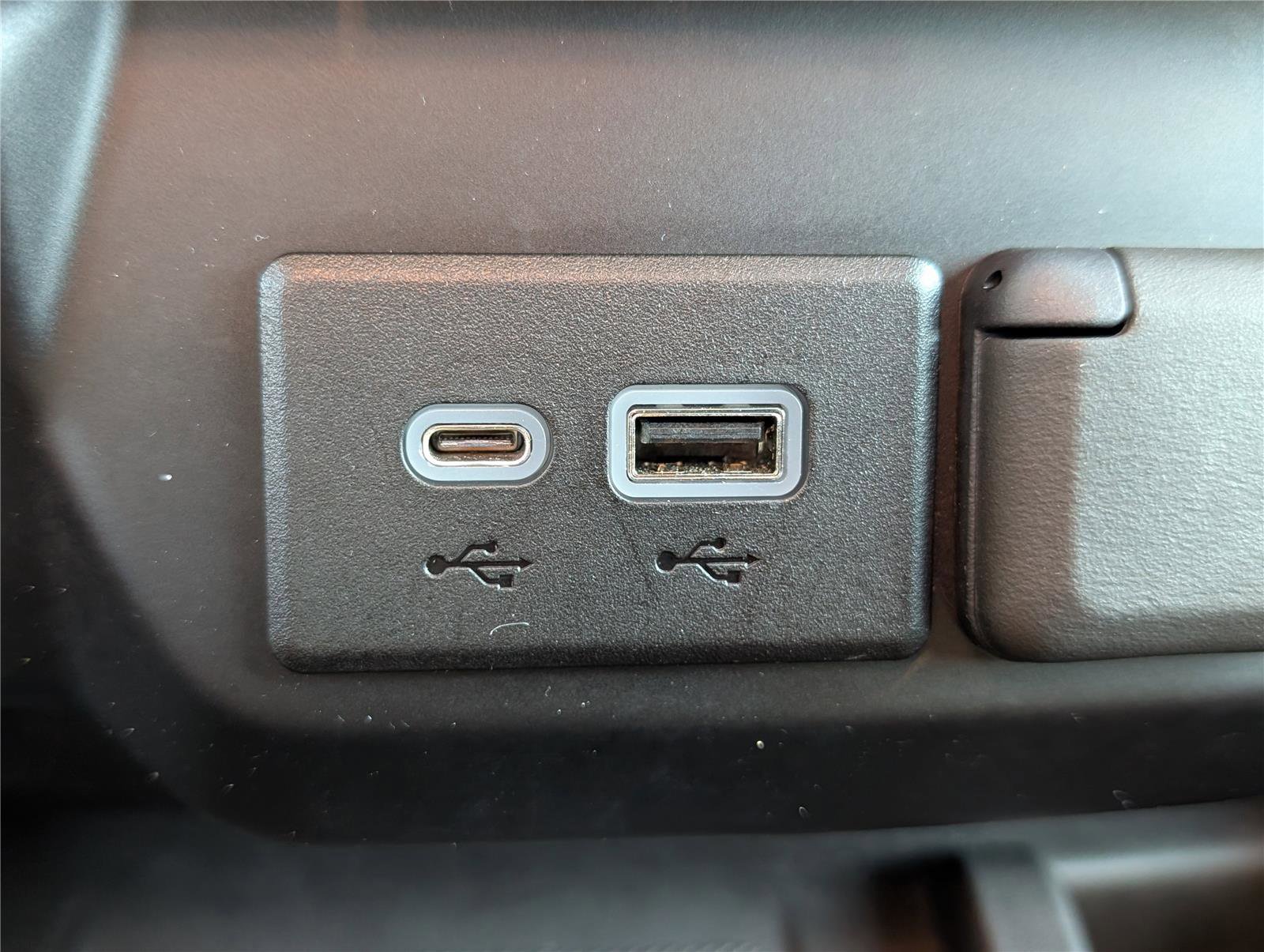 Used 2023 GMC Sierra 3500 Denali w/ Denali Ultimate Package image 27