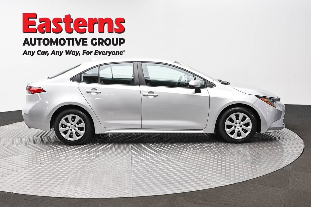Used 2023 Toyota Corolla LE FWD image 4
