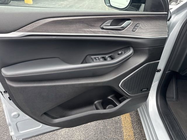 Used 2023 Jeep Grand Cherokee 30th Anniversary image 24