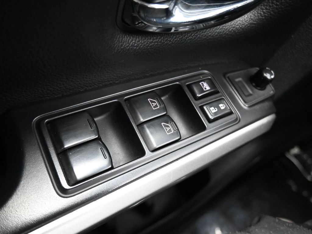 Used 2021 Nissan Titan SV w/ SV Convenience Package image 25