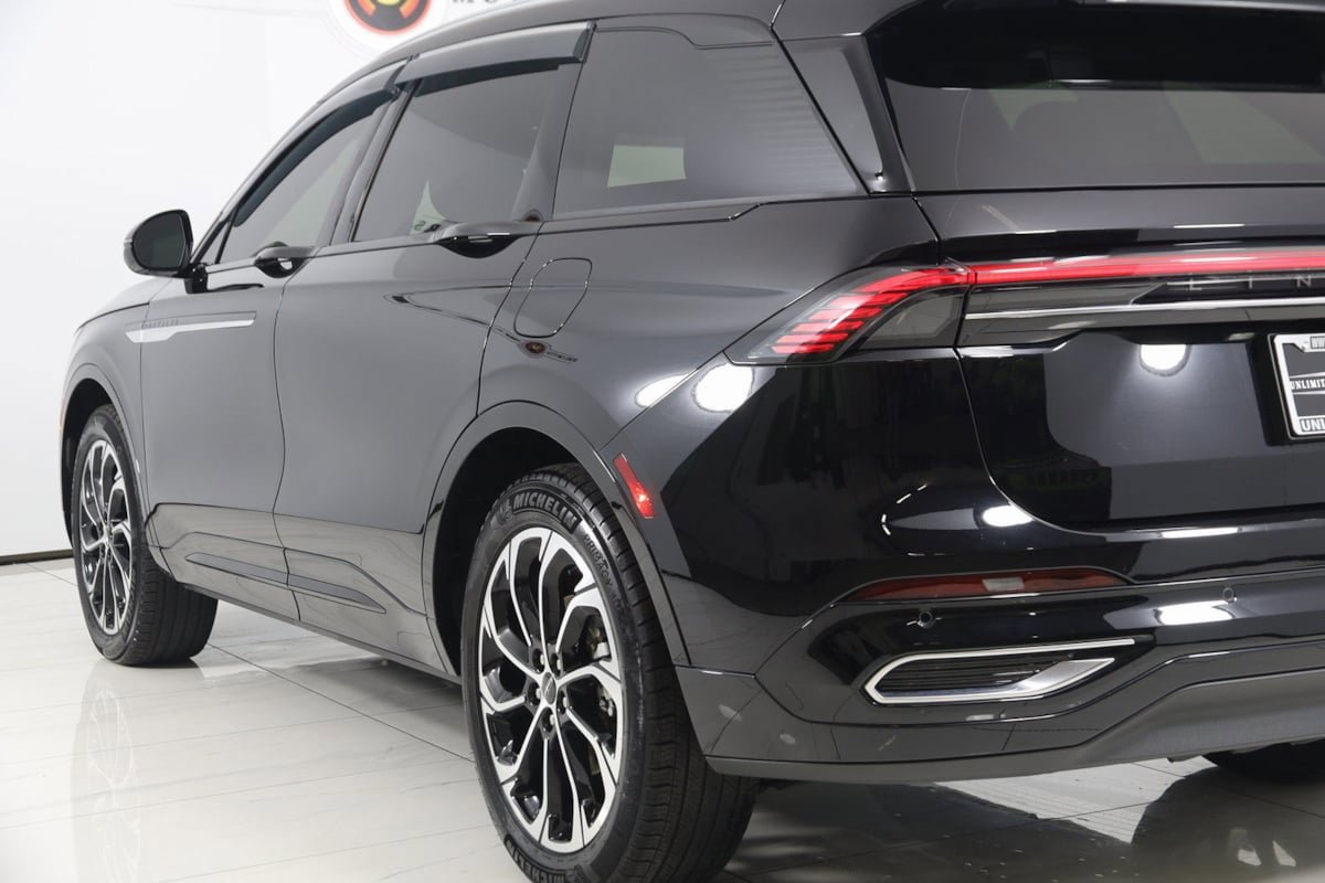 Used 2025 Lincoln Nautilus Reserve AWD/4WD image 28