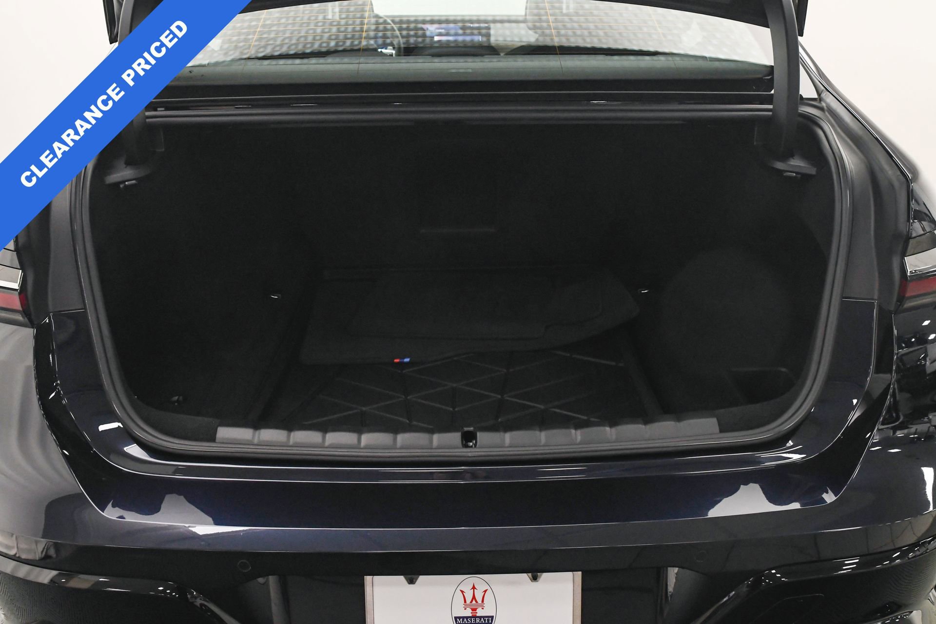 Used 2024 BMW 760i xDrive w/ Premium Package 2 image 7