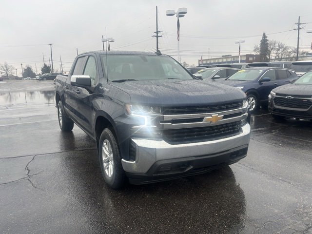 Used 2021 Chevrolet Silverado 1500 LT w/ Convenience Package II image 3
