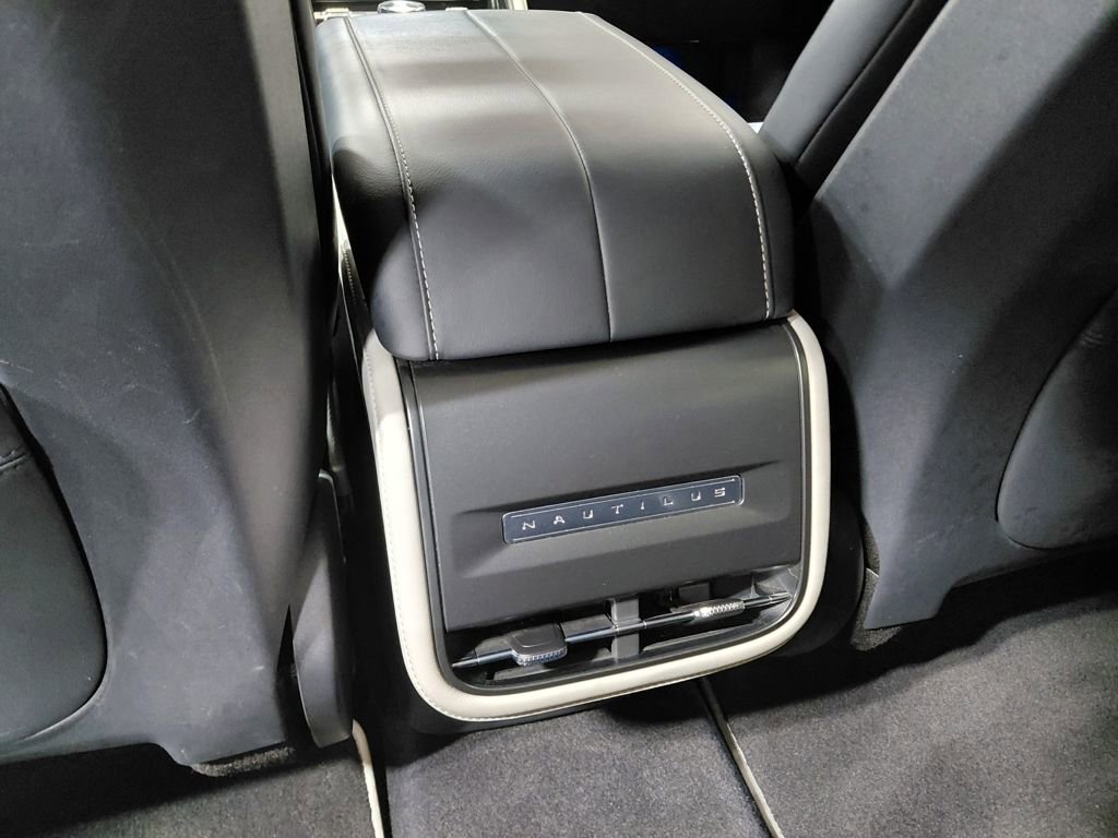 Used 2025 Lincoln Nautilus Premier image 36