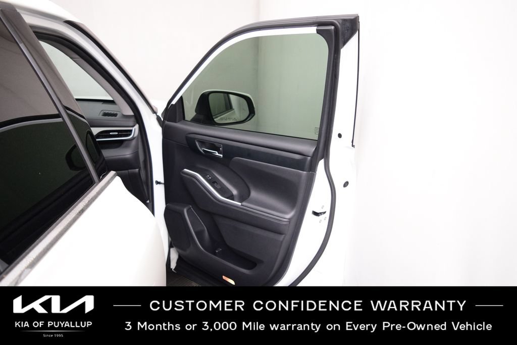 Used 2020 Toyota Highlander XLE AWD/4WD image 16