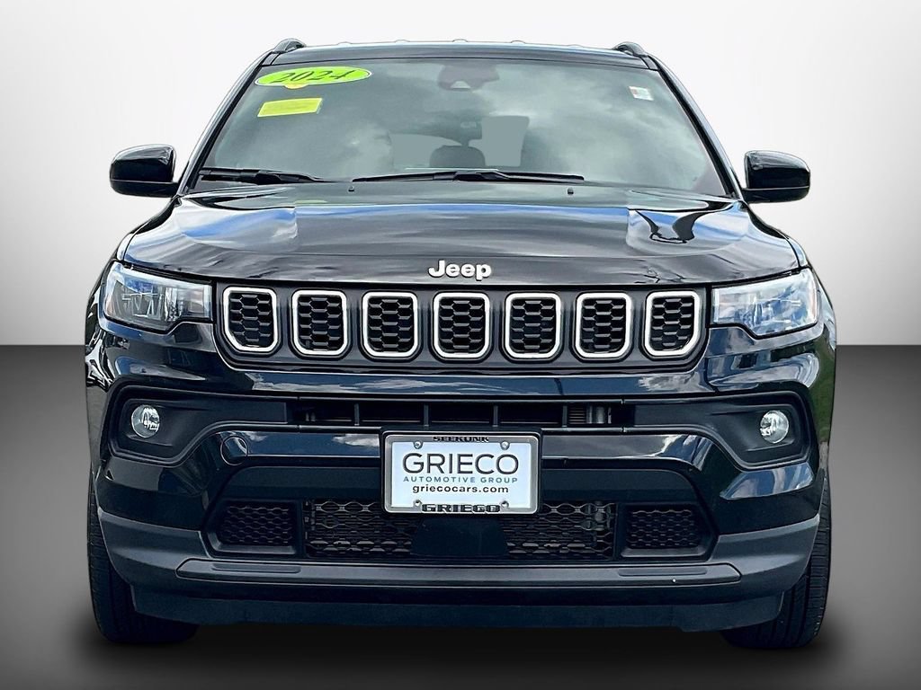 Used 2024 Jeep Compass Latitude AWD/4WD image 2