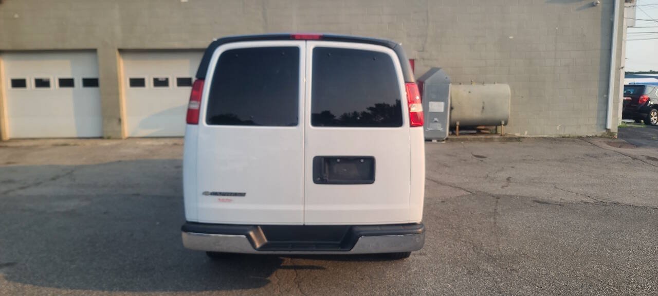 Used 2019 Chevrolet Express 3500 LT w/ LT Preferred Equipment Group RWD image 7