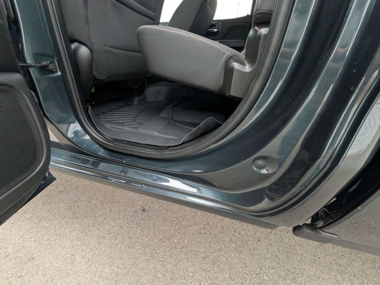 Used 2018 Chevrolet Silverado 1500 LT image 23