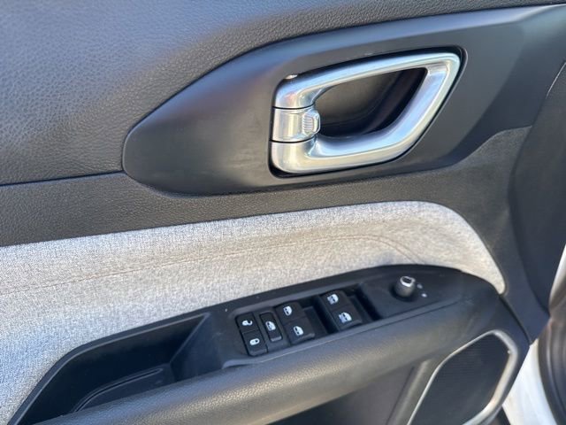 Used 2023 Jeep Compass Latitude image 19