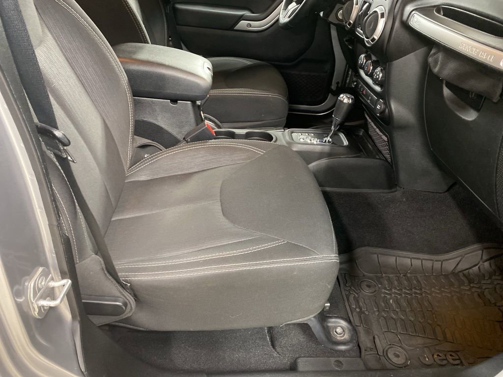 Used 2015 Jeep Wrangler Unlimited Sahara w/ Max Tow Package image 18