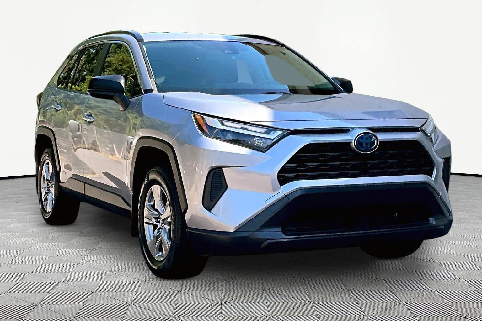 Certified 2023 Toyota RAV4 LE AWD/4WD image 3