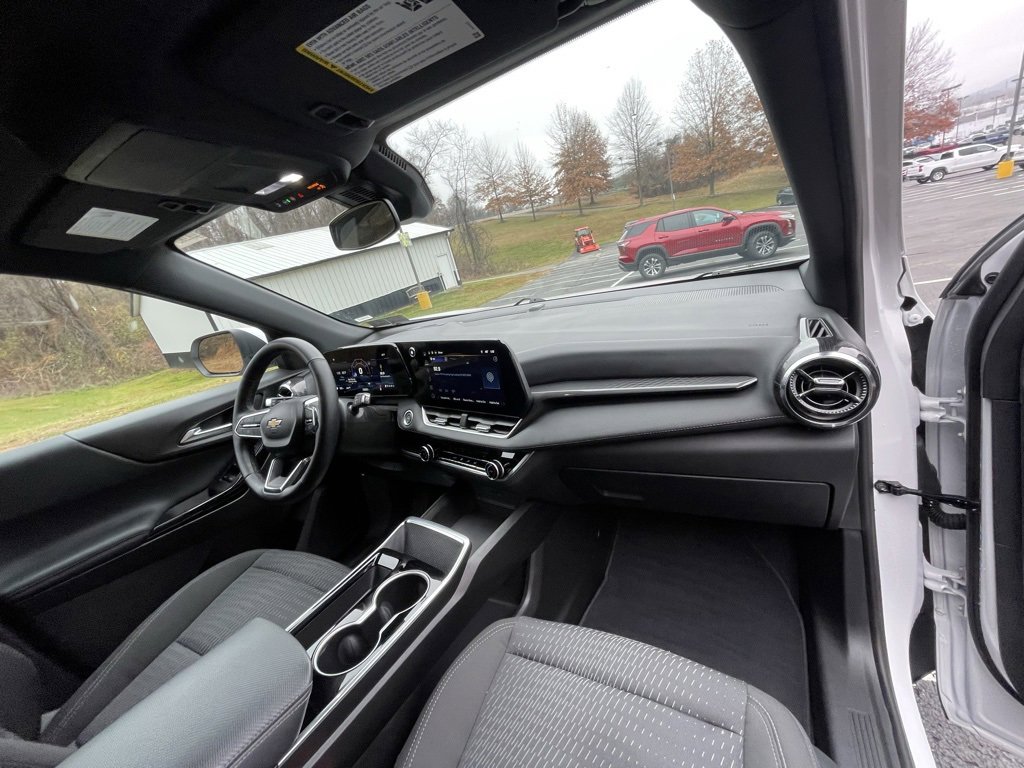 Certified 2025 Chevrolet Equinox LT image 11