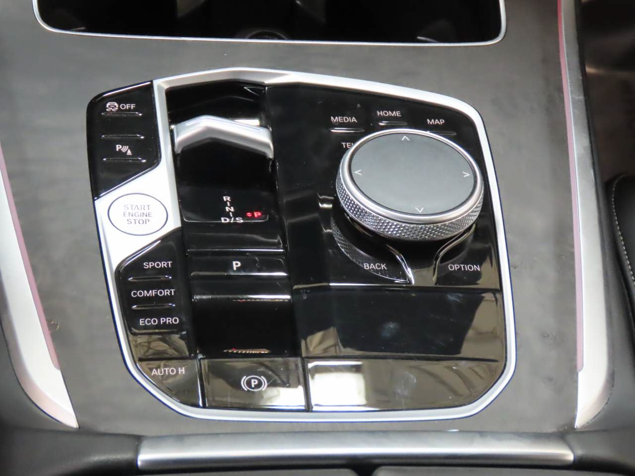 Used 2025 BMW X5 sDrive40i w/ Climate Comfort Package RWD image 12
