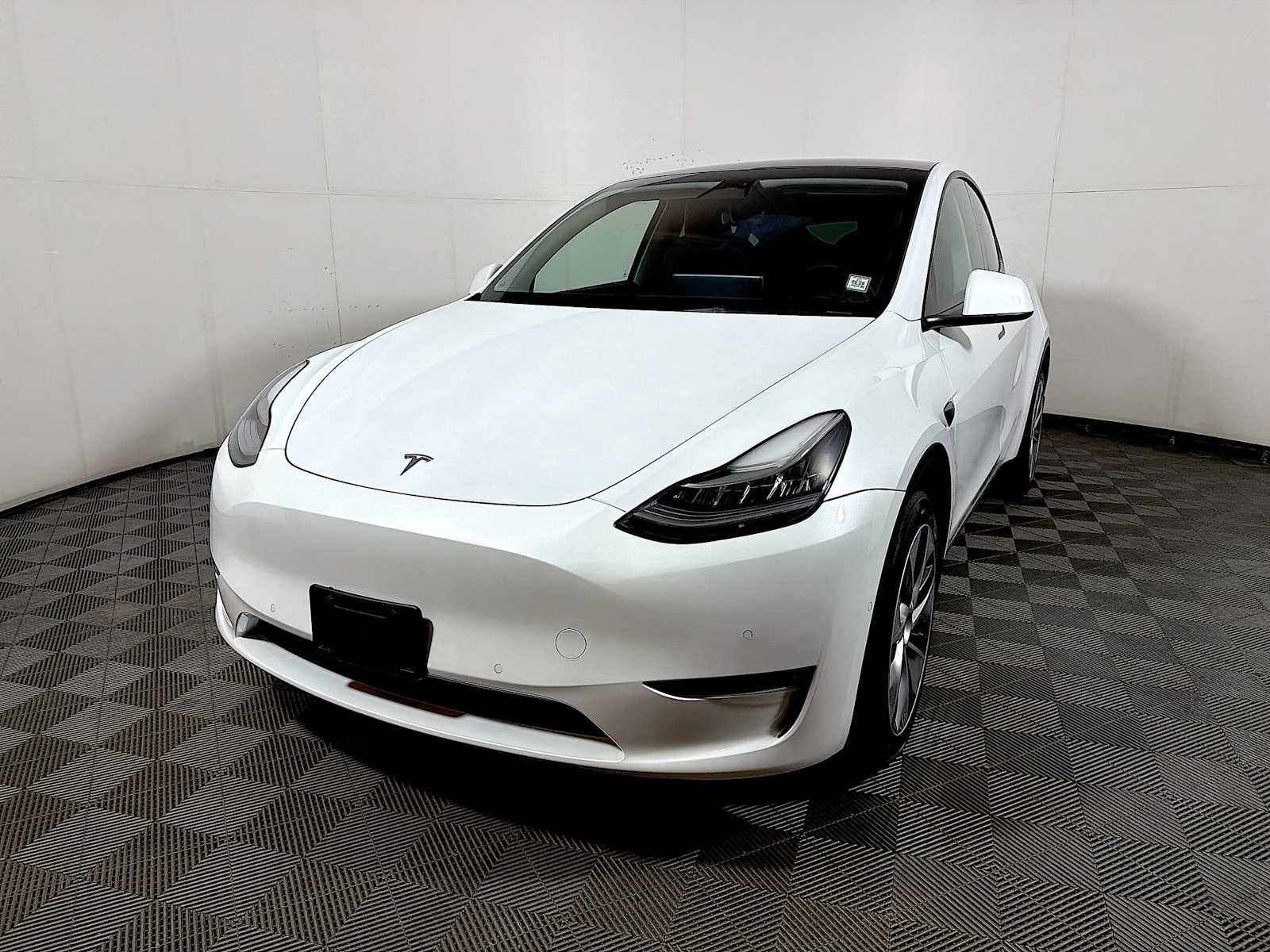 Used 2022 Tesla Model Y Long Range AWD/4WD image 3