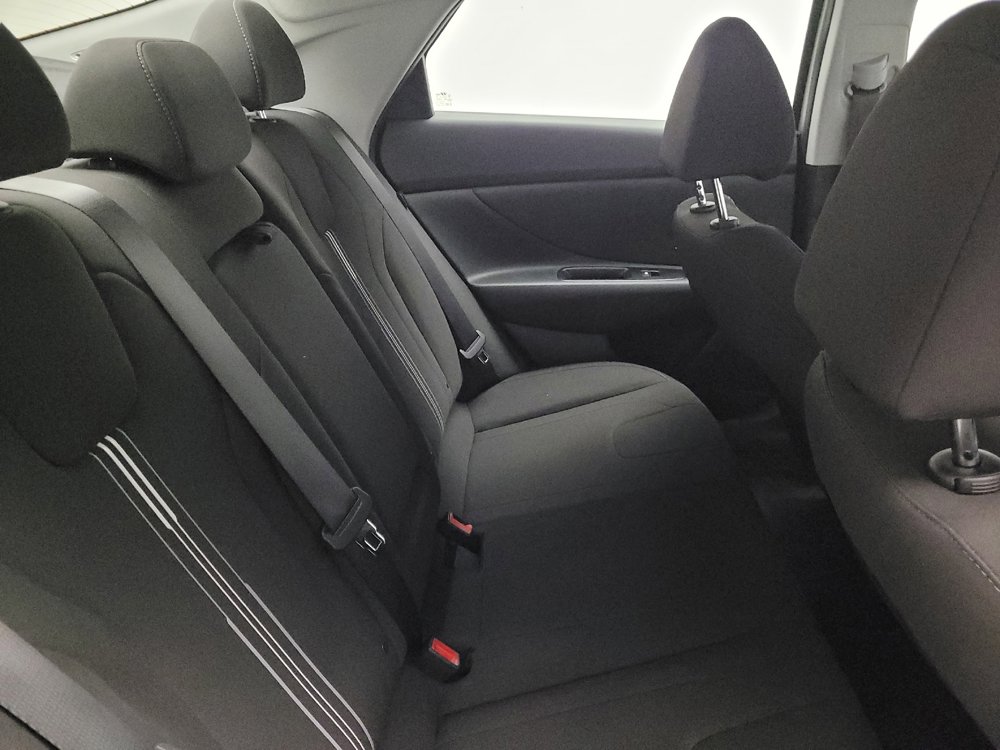Used 2025 Hyundai Elantra SEL image 19