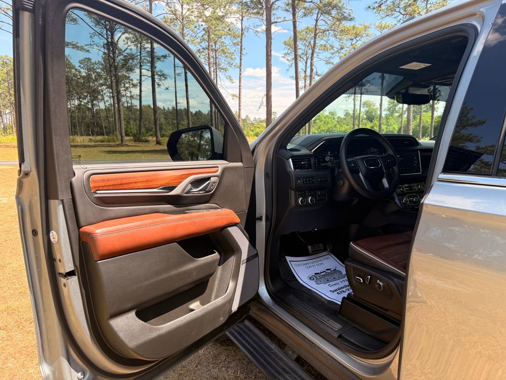 Used 2024 GMC Yukon XL Denali Ultimate AWD/4WD image 14