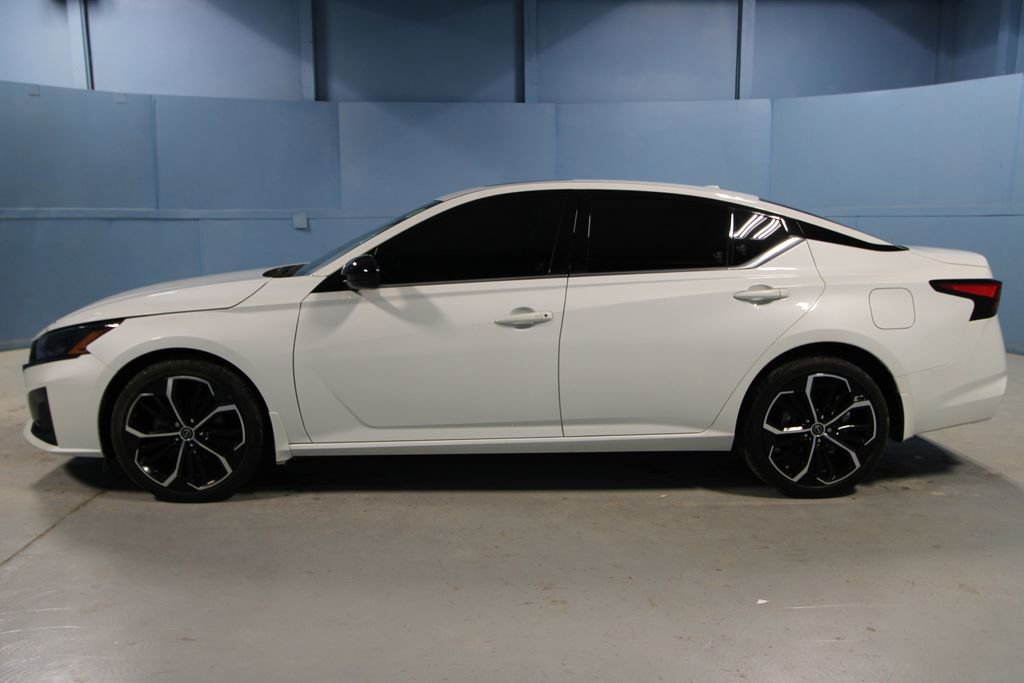 Used 2024 Nissan Altima 2.5 SR w/ SR Premium Package image 26