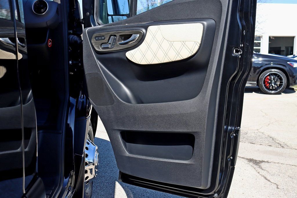 Used 2024 Mercedes-Benz Sprinter 3500 image 35