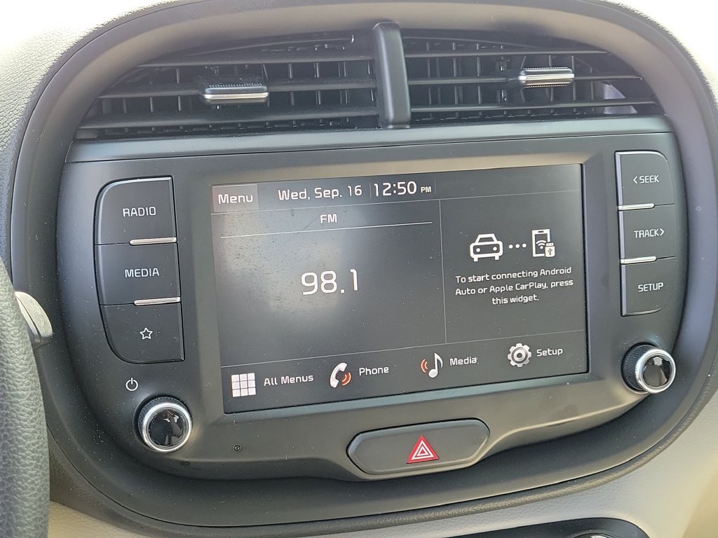 Used 2025 Kia Soul LX w/ LX Technology Package FWD image 21