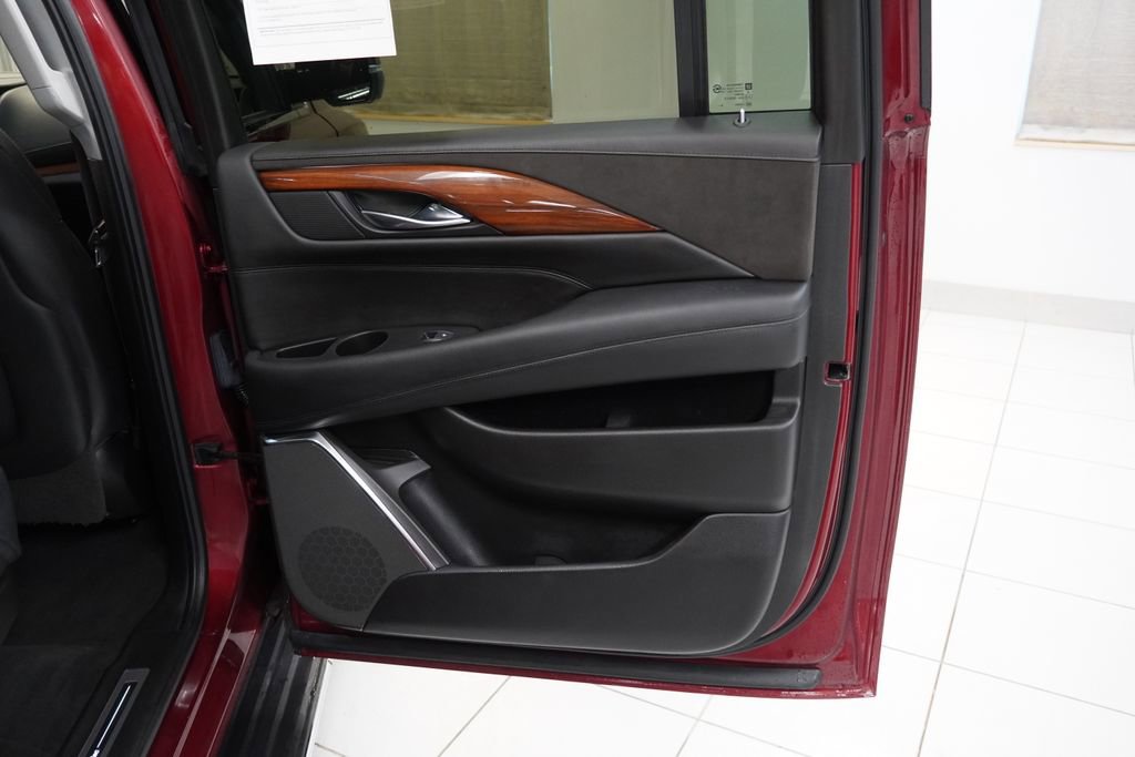 Used 2017 Cadillac Escalade ESV Luxury image 28