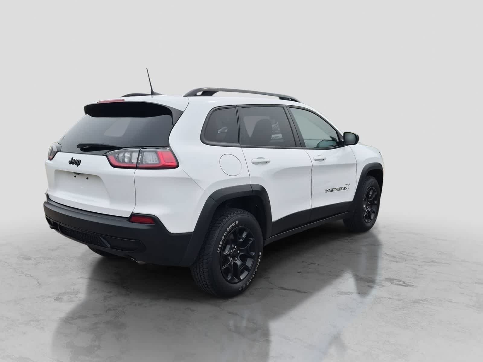 Used 2022 Jeep Cherokee Latitude AWD/4WD image 8