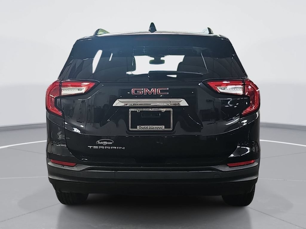 Certified 2024 GMC Terrain SLE w/ Driver Convenience Package FWD image 5
