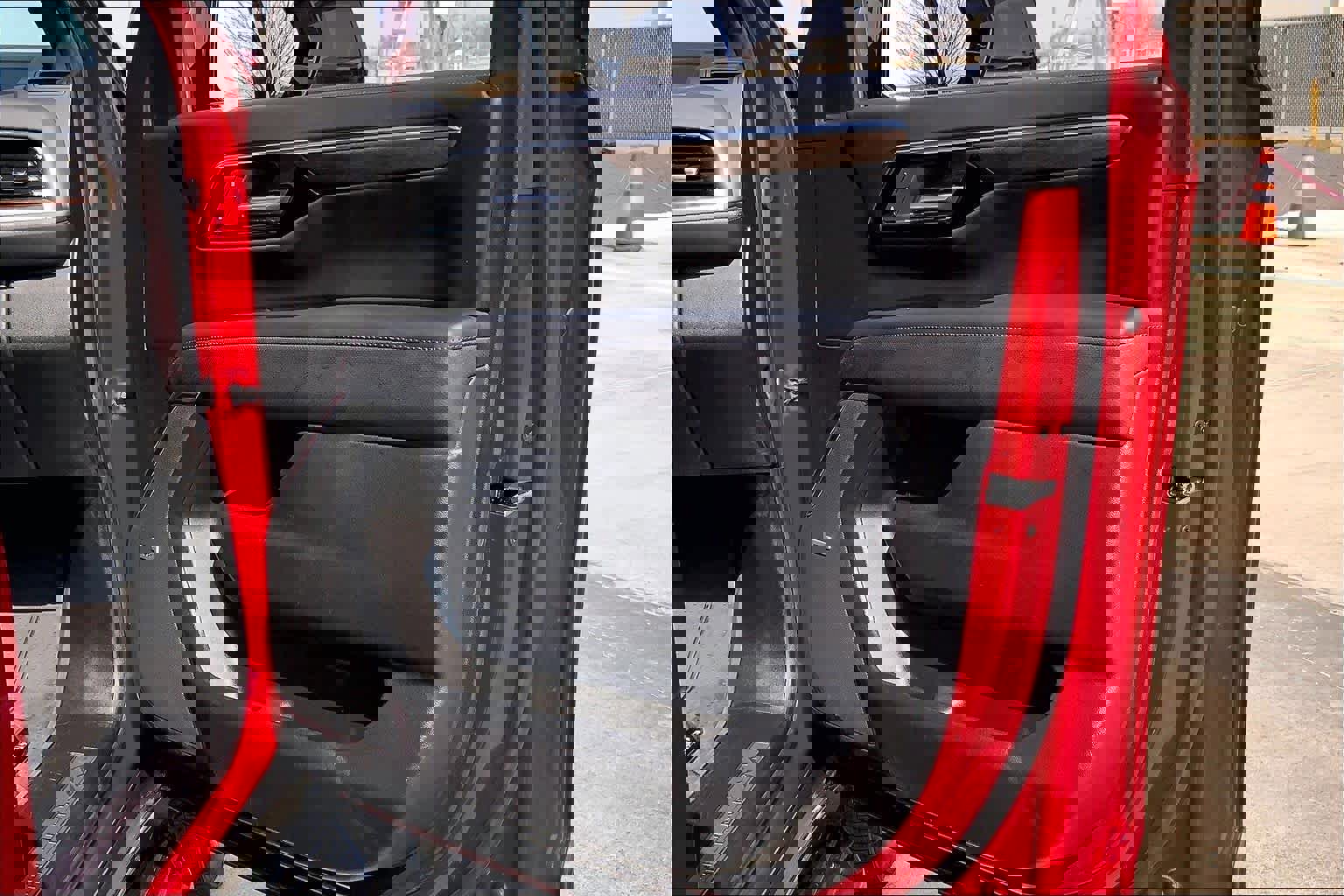 Used 2025 Chevrolet Tahoe High Country AWD/4WD image 23