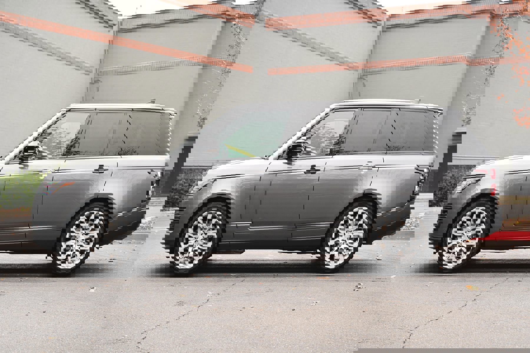 Used 2019 Land Rover Range Rover HSE image 4