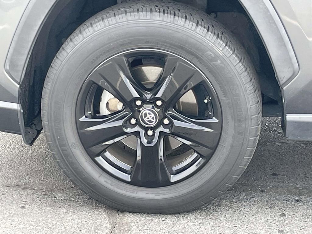 Used 2020 Toyota RAV4 XLE image 11