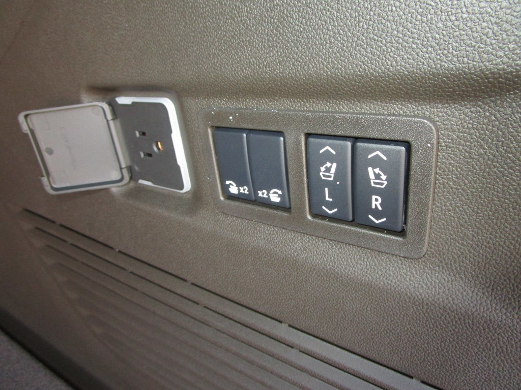 New 2027 GMC Yukon XL Elevation w/ Technology Package RWD image 16