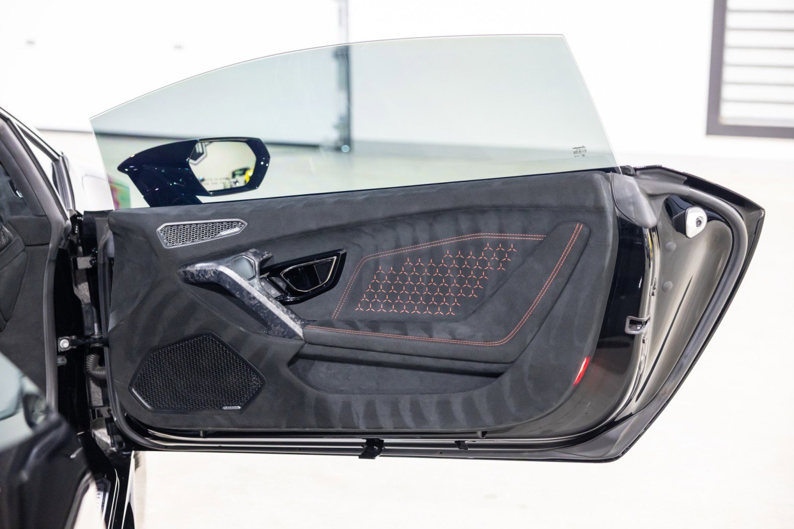 Used 2018 Lamborghini Huracan Performante image 30