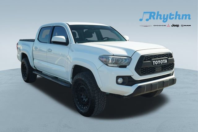 Used 2020 Toyota Tacoma SR5 image 1