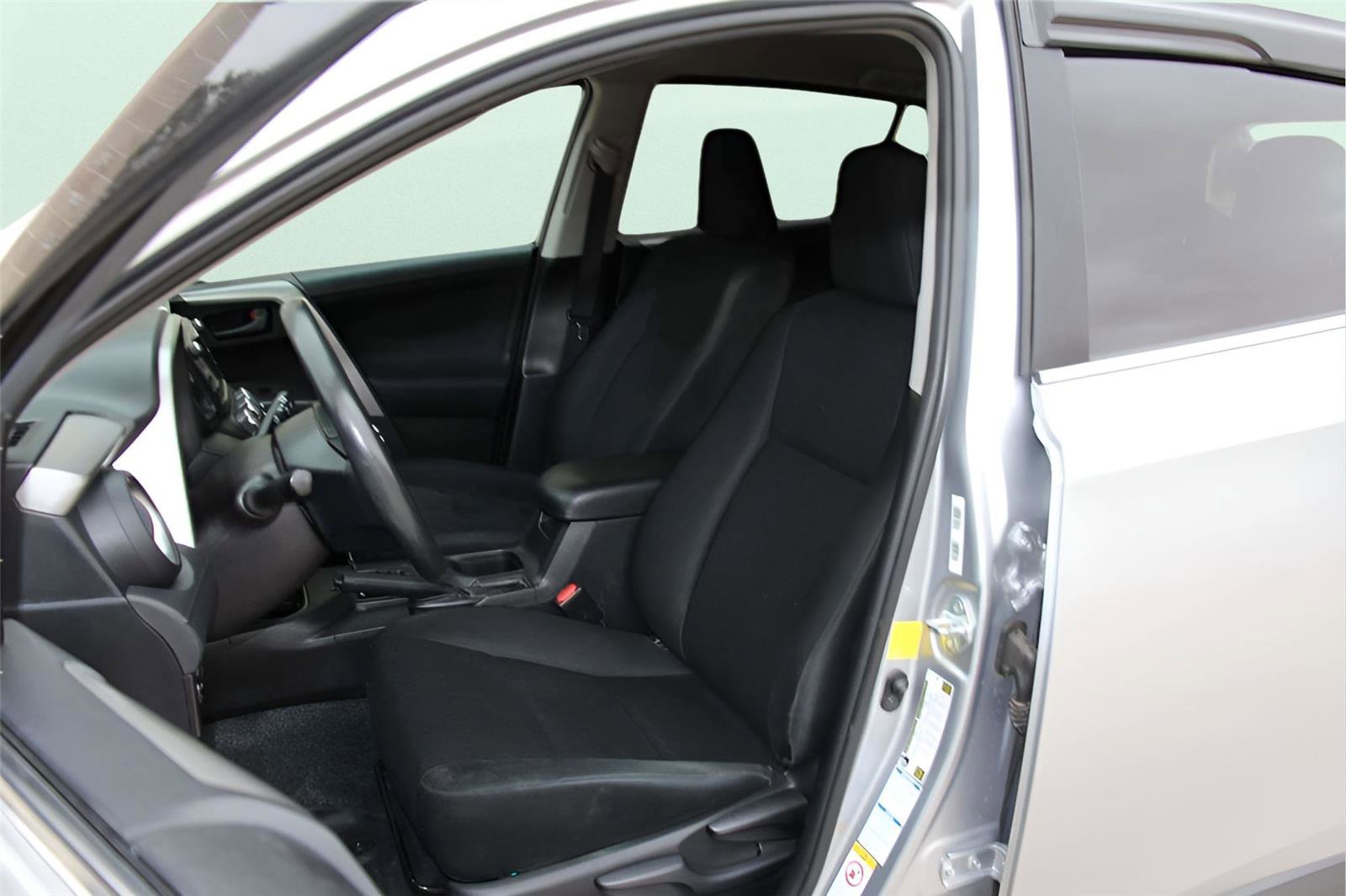 Used 2016 Toyota RAV4 LE image 13