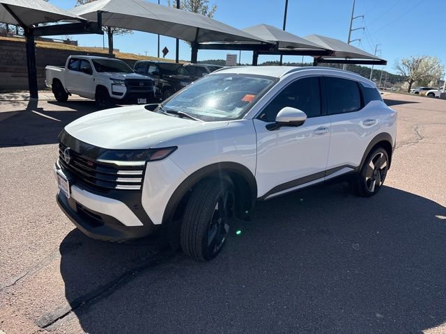 Used 2025 Nissan Kicks SR image 3