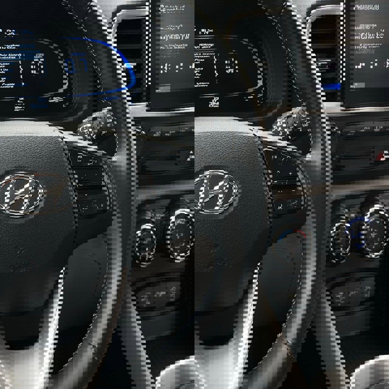 Used 2025 Hyundai Venue SEL FWD image 14